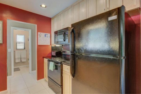 South Venice Pool Home with Fence, Dog Friendly